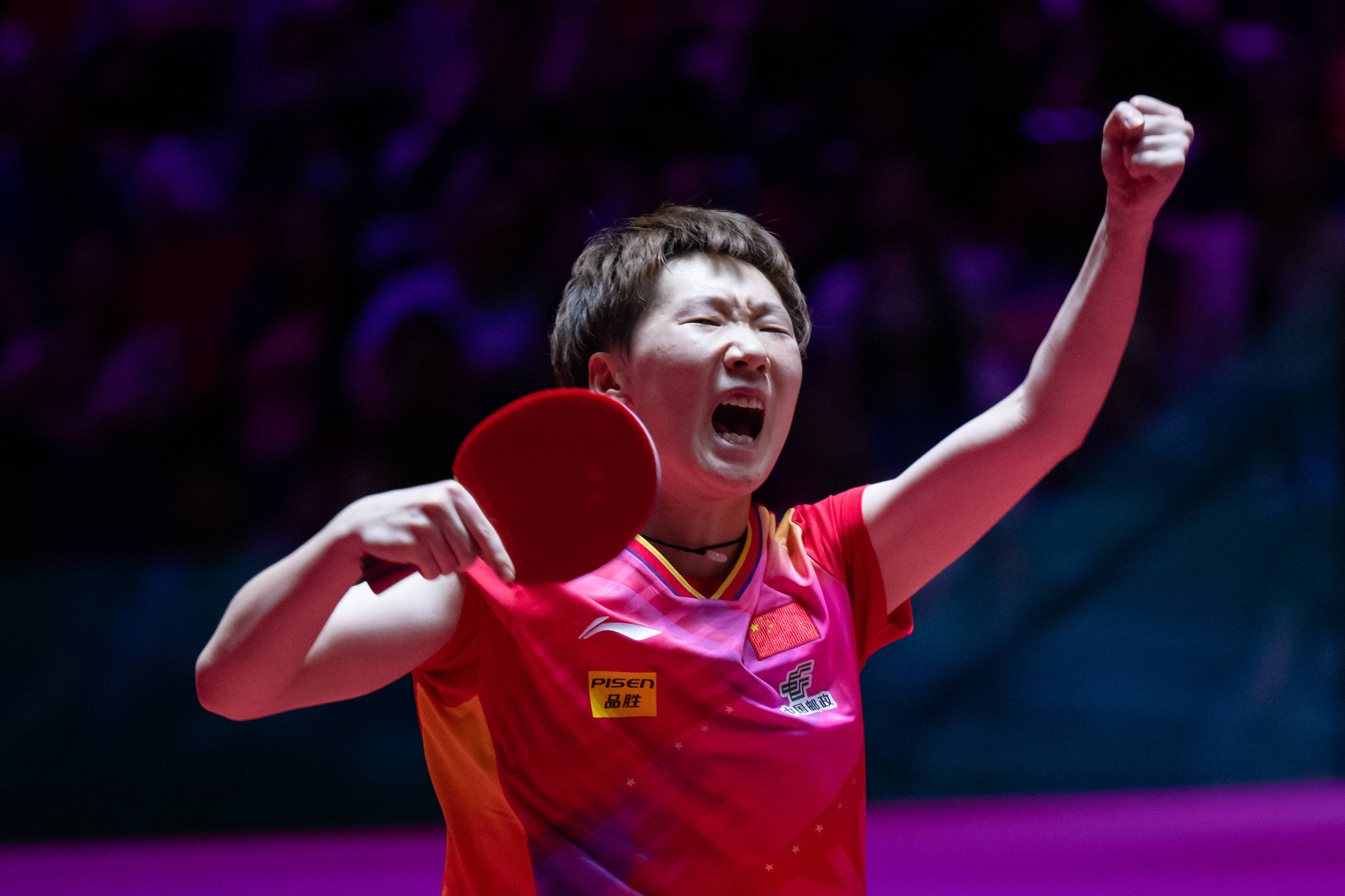 胜晋级的背 胜晋级的背